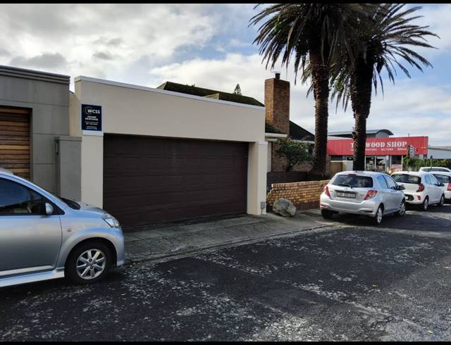 200M² OFFICE FOR SALE IN MUIZENBERG